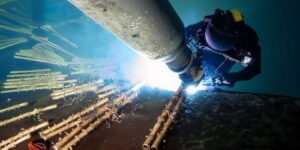 why is underwater welding so dangerous